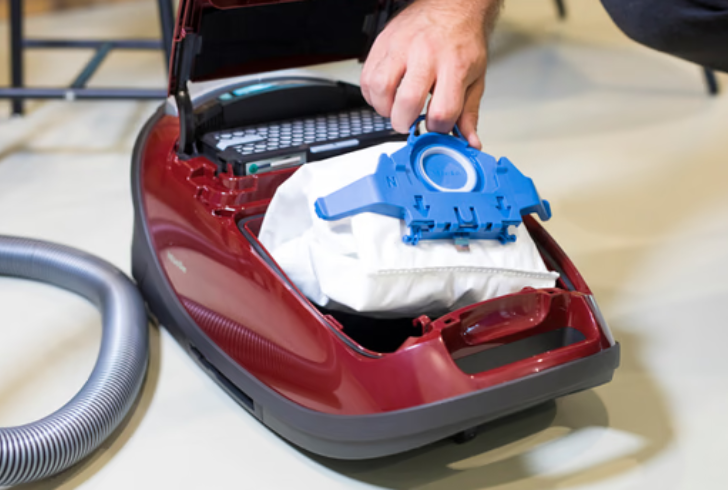 DIY Vacuum Cleaner Repair Tips - Emptying or Replacing the Vacuum Bag